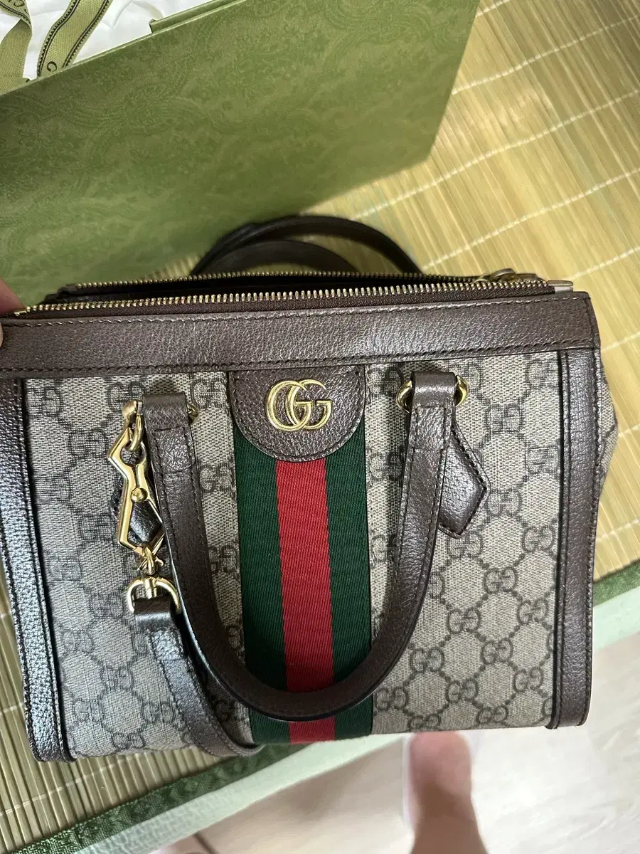 GUCCI　グッチ　キャメル　シボレザー　折り畳みタイプ　保存袋・付属品 グッチ さくらんぼ 偽物 かわいいチェリー GGスプリーム
